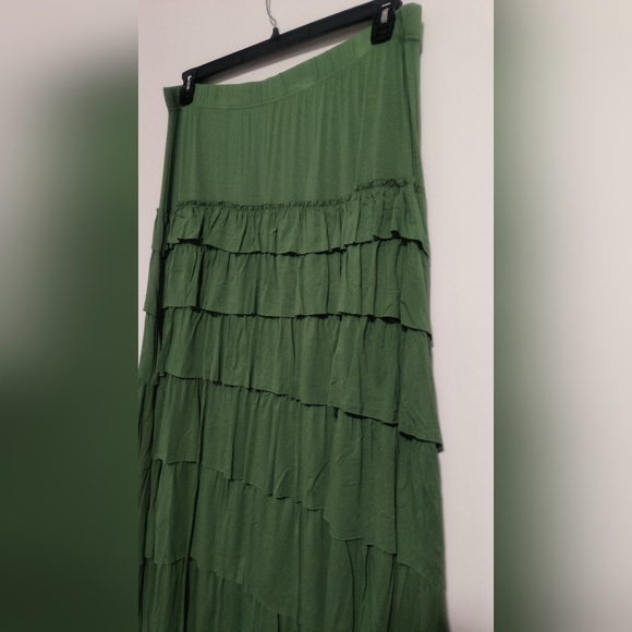Green Ruffle Maxi Skirt / Size 2X / NWOT - Picture 4 of 6